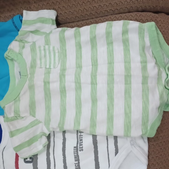 Name Brand 0-3 month clothing lot - Picture 2 of 13